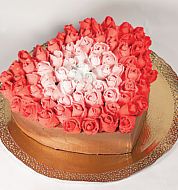 Праздничный торт «Розы сердечком»